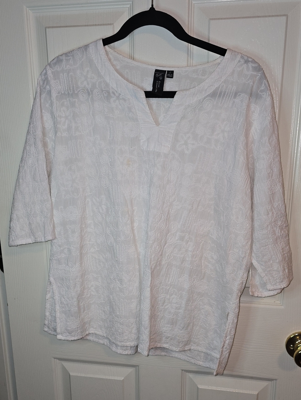 Women's White Textured Split-Neck Tunic Top